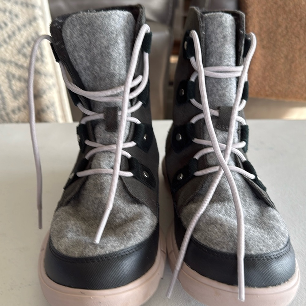 Brand New Sorels. Size 9. Two/tone gray.